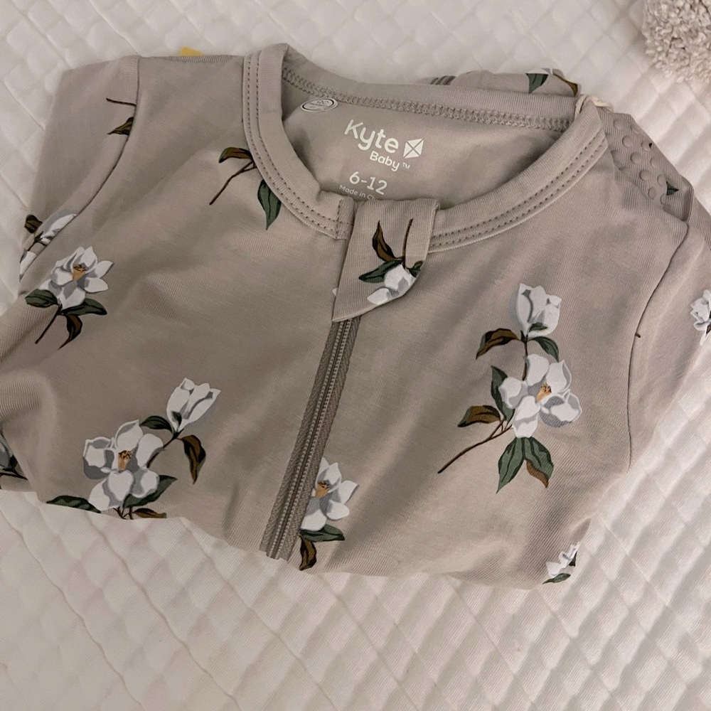 Kyte Baby Zipper Romper NWT Magnolia Khaki